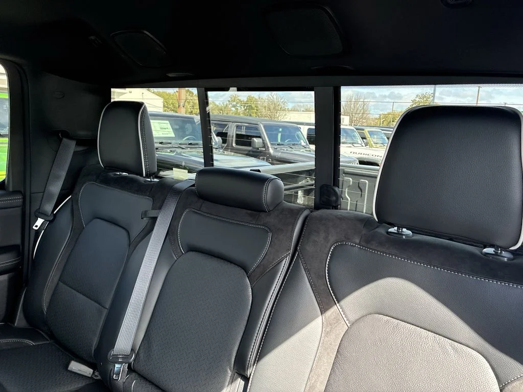 New 2026 Diamond Black Crystal Pearl-Coat Exterior Paint RAM Laramie image 29
