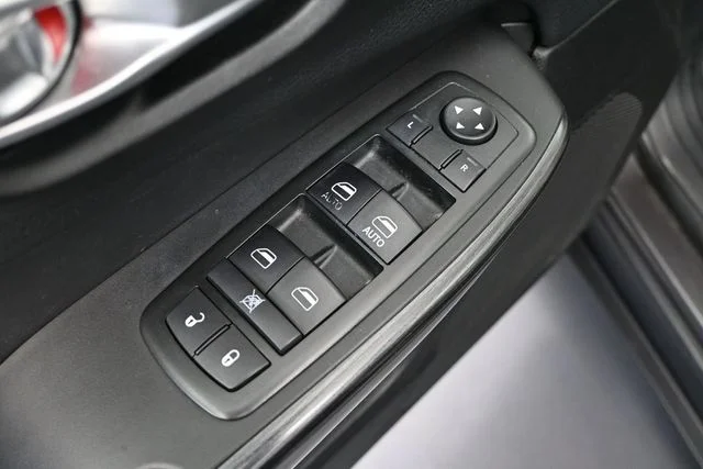 Used 2015 Gray Jeep Limited image 21