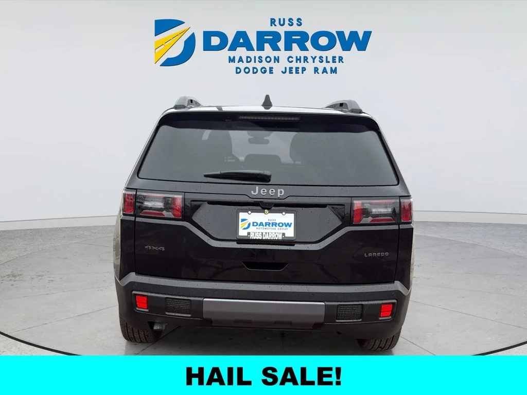 New 2026 Diamond Black Crystal Pearl-Coat Exterior Paint Jeep Laredo image 4