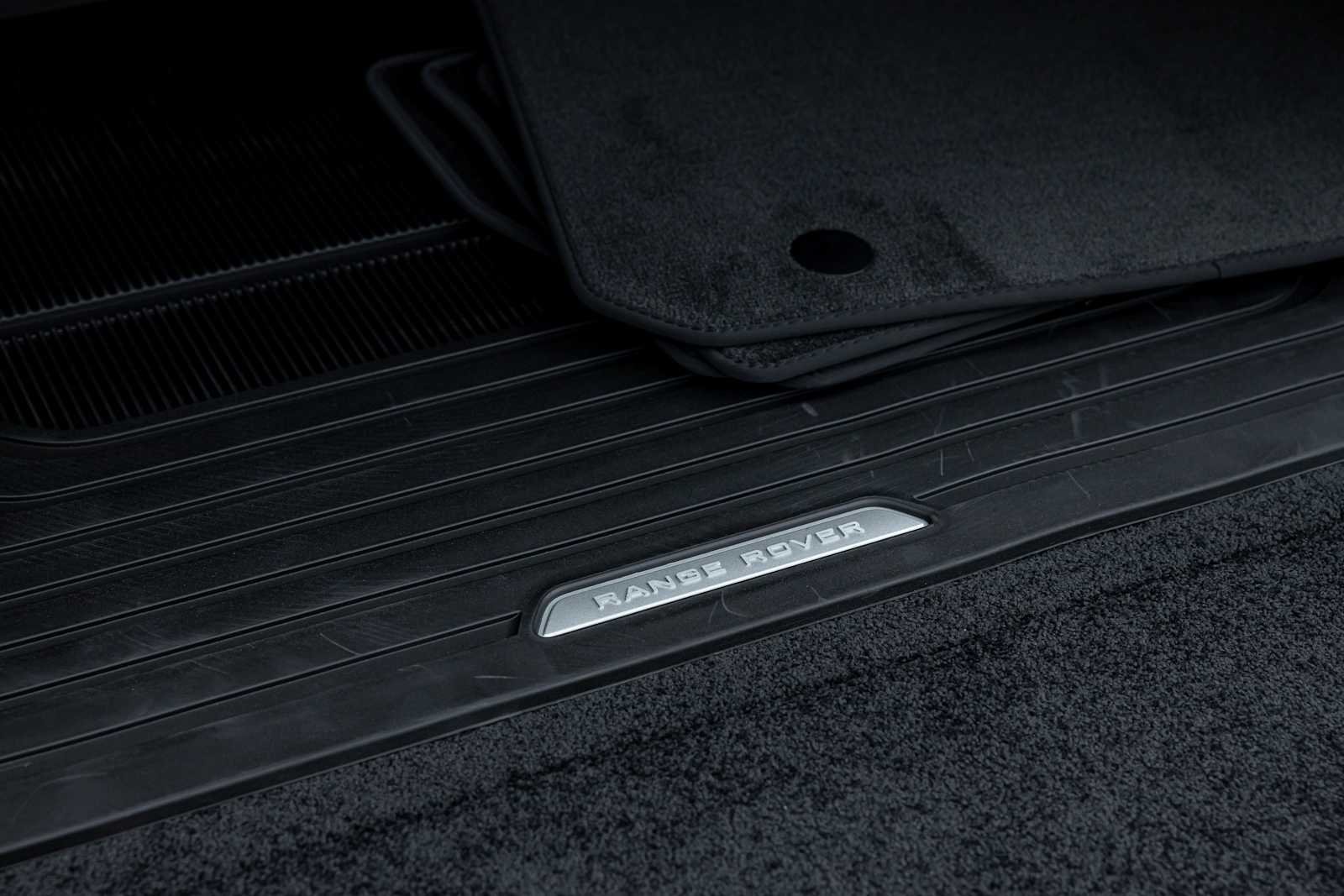 New 2026 Carpathian Grey Land Rover SE image 40