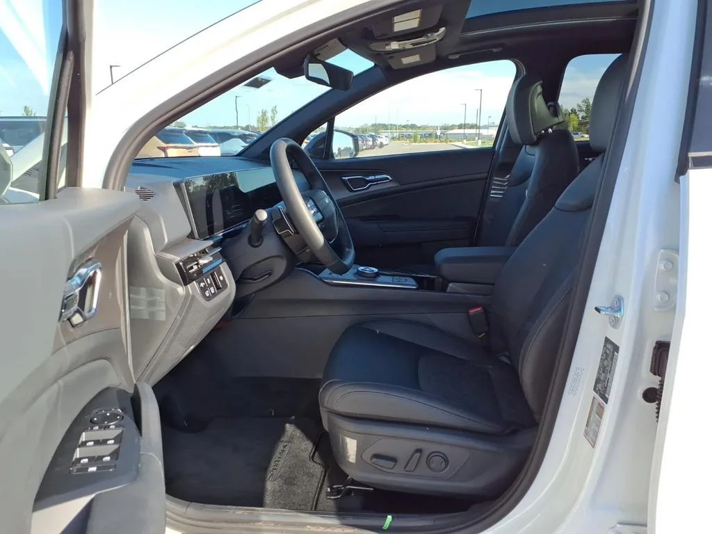 New 2027 Snow White Pearl Kia X-Line image 11