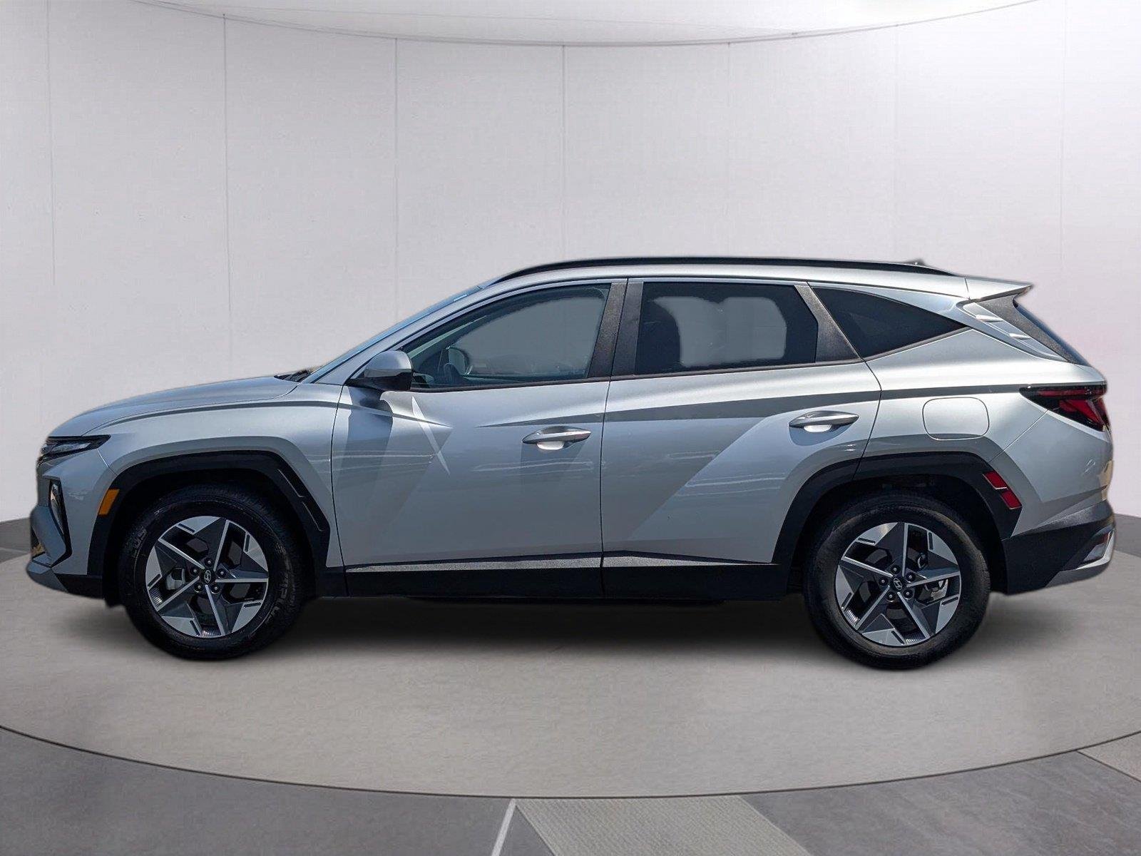 Used 2025 Shimmering Silver Hyundai SEL image 2