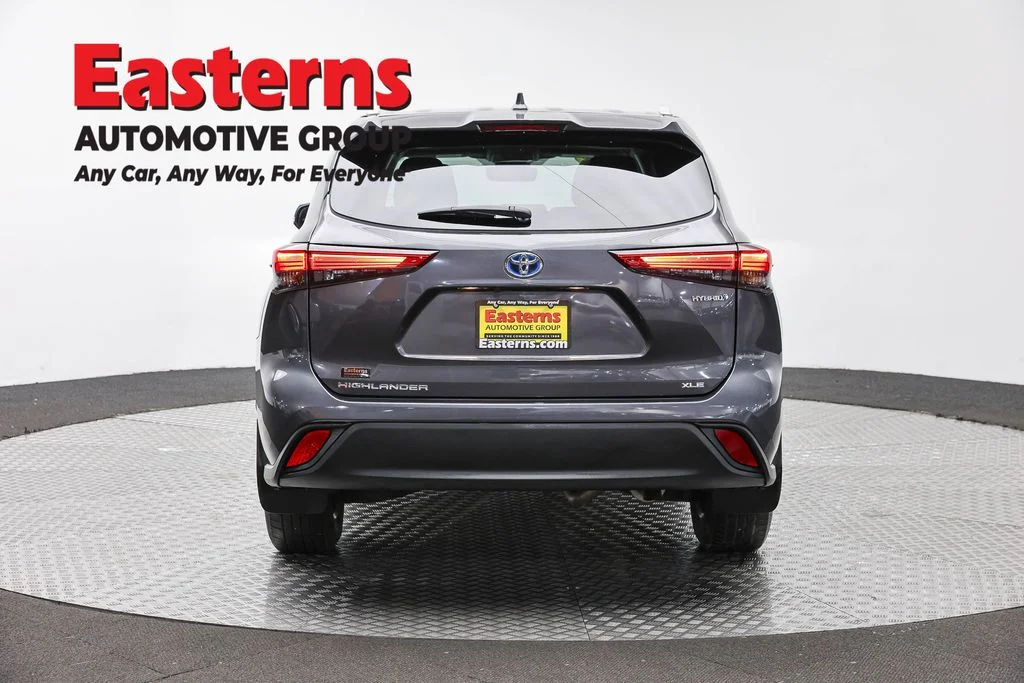 Used 2022 Gray Toyota XLE image 6