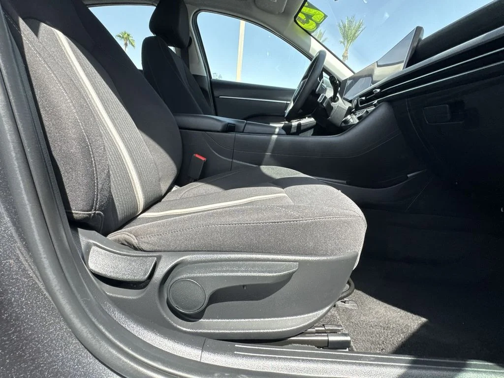 Used 2025 Gray Hyundai SEL image 27