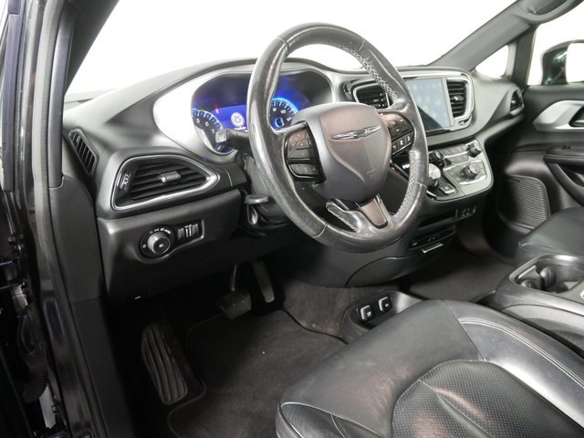 Used 2019 Brilliant Black Crystal Pearlcoat Chrysler Touring L Plus image 10