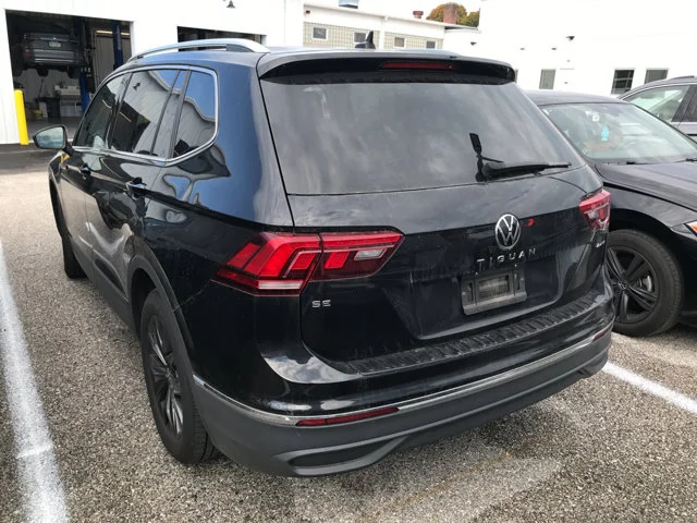 Certified Used 2024 Deep Black Pearl Volkswagen SE image 4