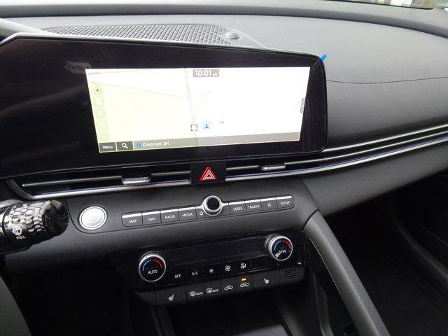 2025 Hyundai Elantra SEL - Photo 18