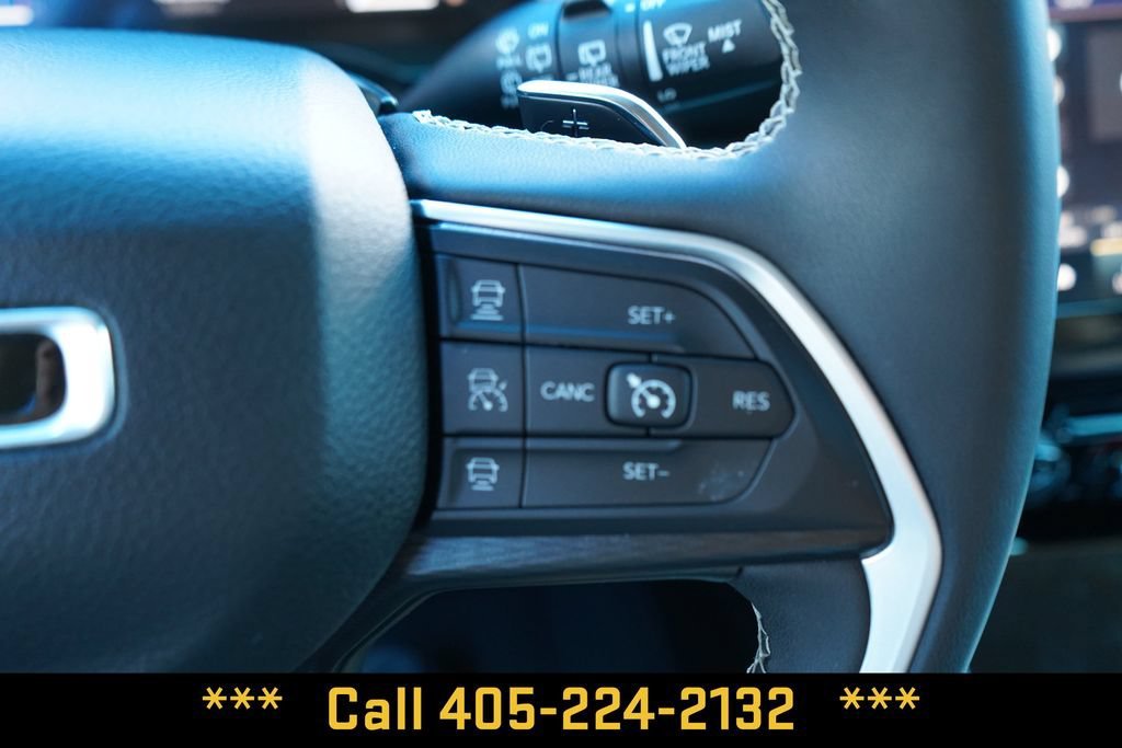 Used 2023  Jeep Laredo image 34