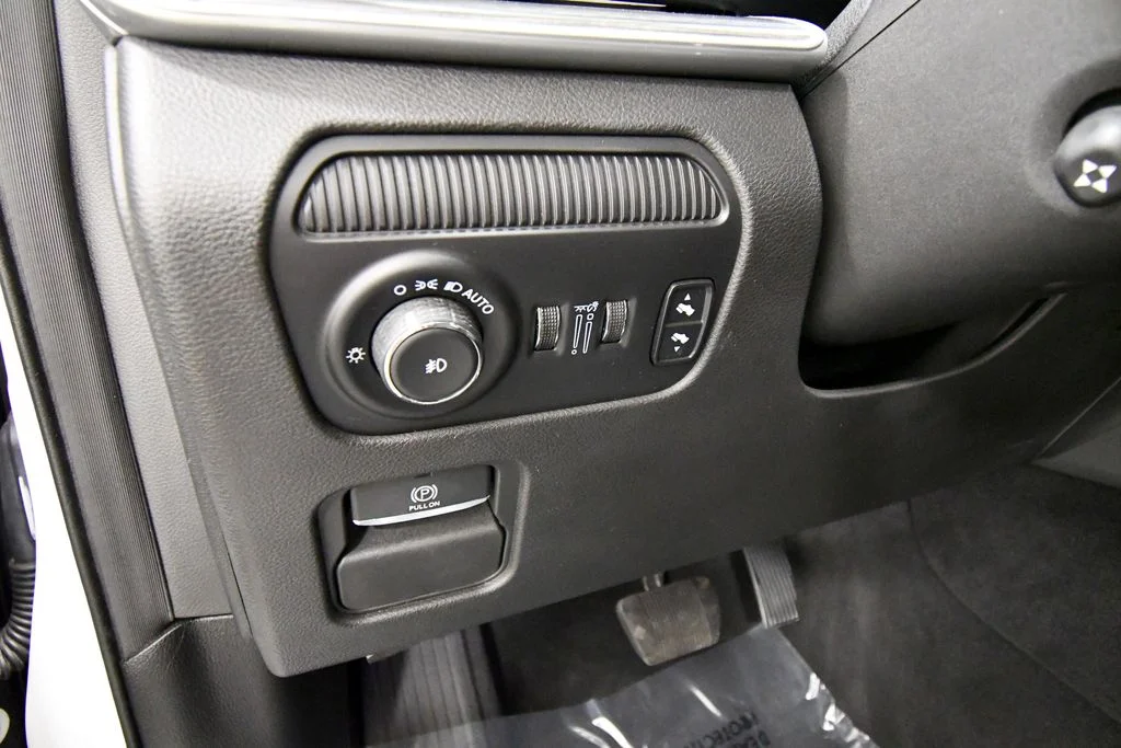 Used 2024 White Jeep Series III image 19