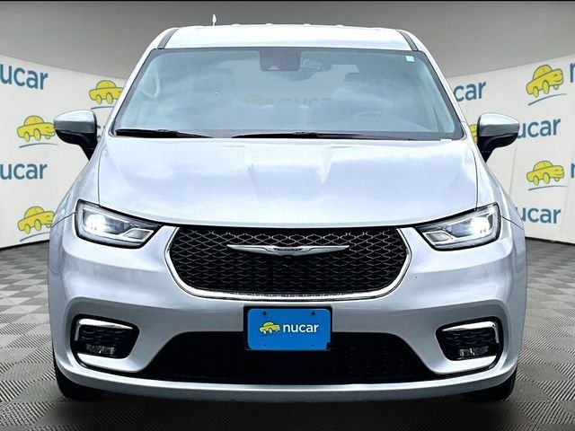 Used 2023 Silver Chrysler Touring L image 3