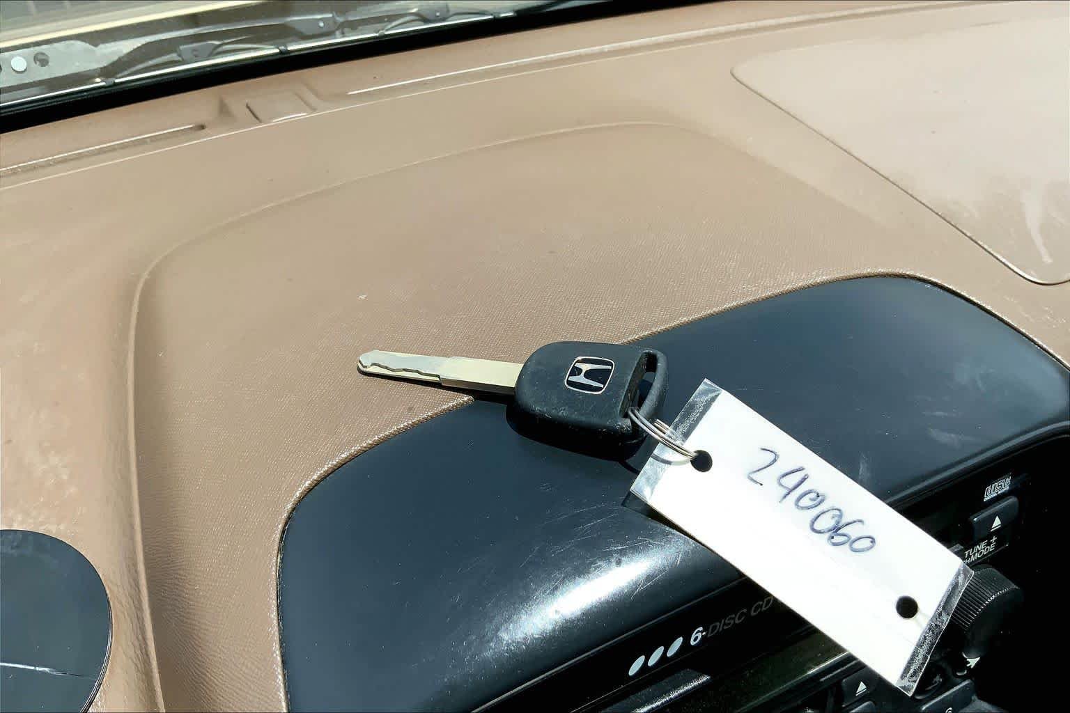Used 2004 Satin Silver Metallic Honda EX image 11