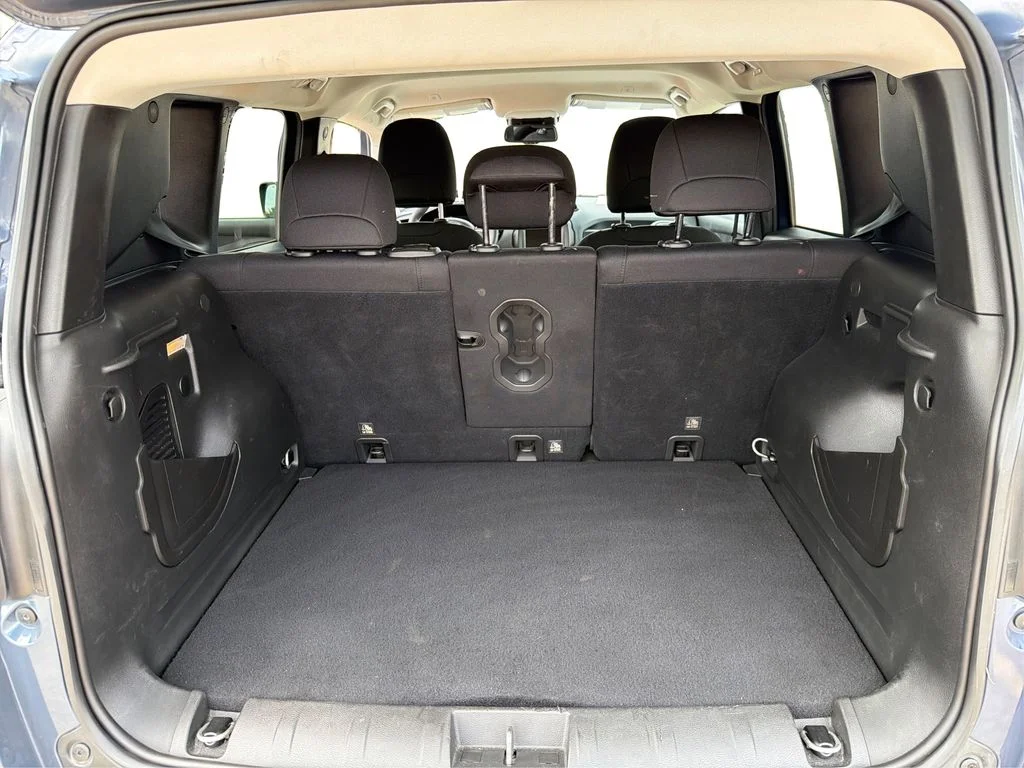Used 2020 Slate Blue Pearlcoat Jeep Latitude image 13