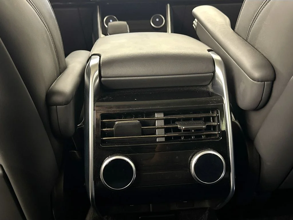 Used 2023 White Land Rover SE image 26