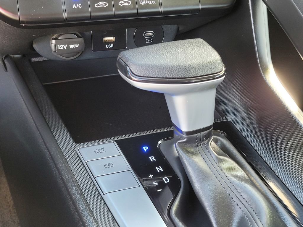 Used 2025 White Hyundai SE image 21