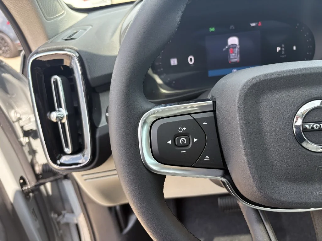 2026 Volvo XC40 Plus - Photo 15