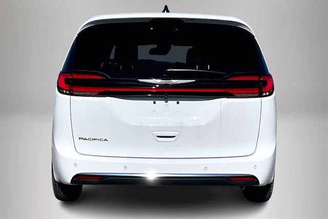 New 2026 Chrysler Pacifica Select 4D Passenger Van