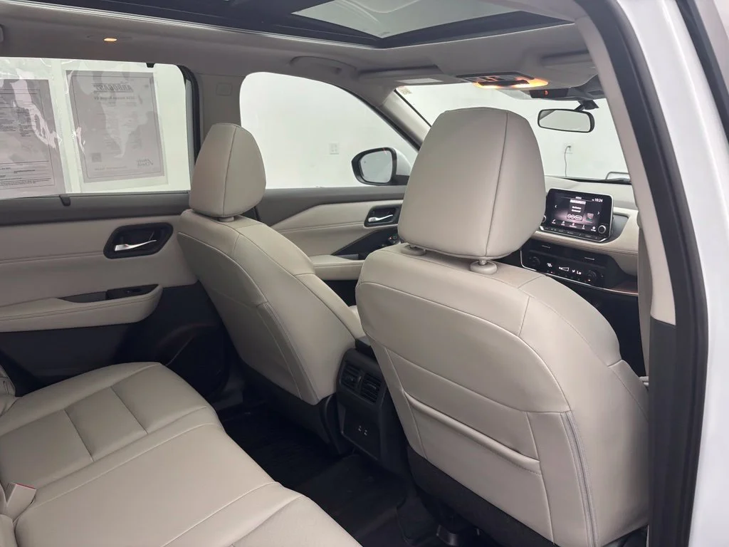 Used 2024 White Nissan SV image 41