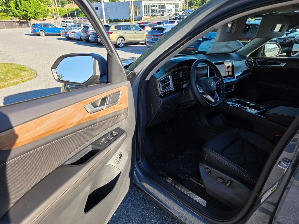 New 2026 Pure Gray Volkswagen 2.0T SE w/Technology image 9