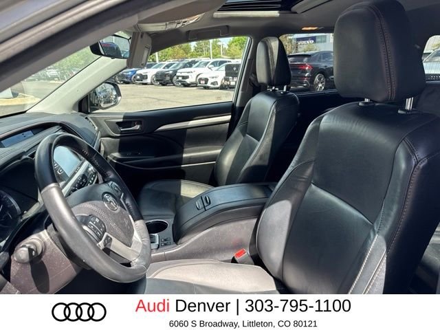 Used 2019 Silver Toyota XLE image 9