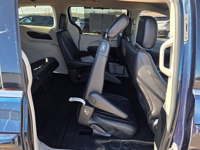 Used 2022 Fathom Blue Pearlcoat Chrysler Touring L image 15