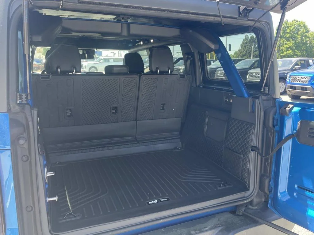 Used 2024 Blue Ford Wildtrak image 9
