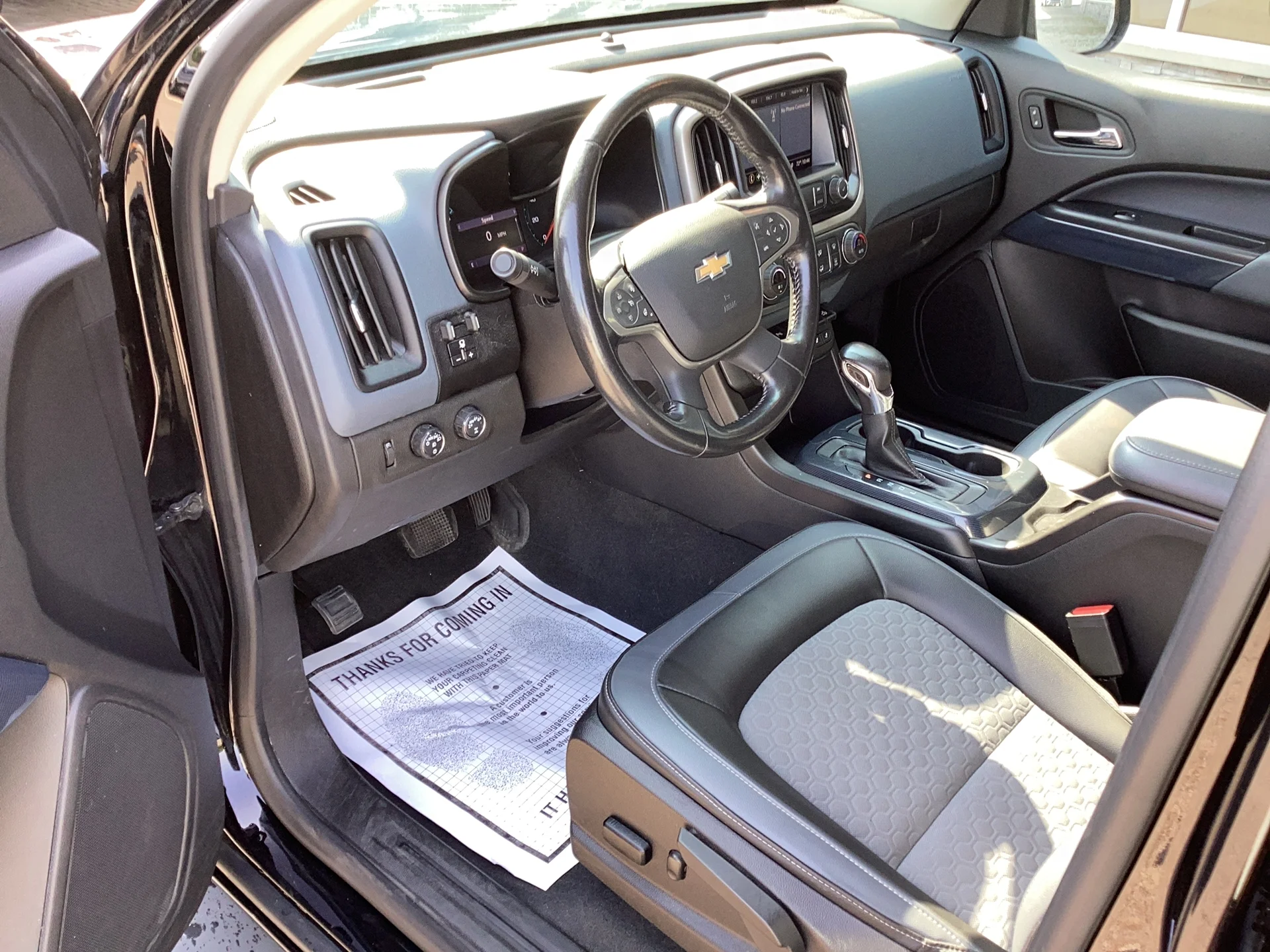 Used 2022 Black Chevrolet Z71 image 10