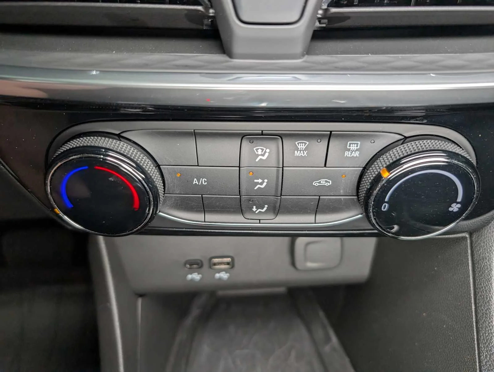 Used 2024 BLUE Buick Sport Touring image 30