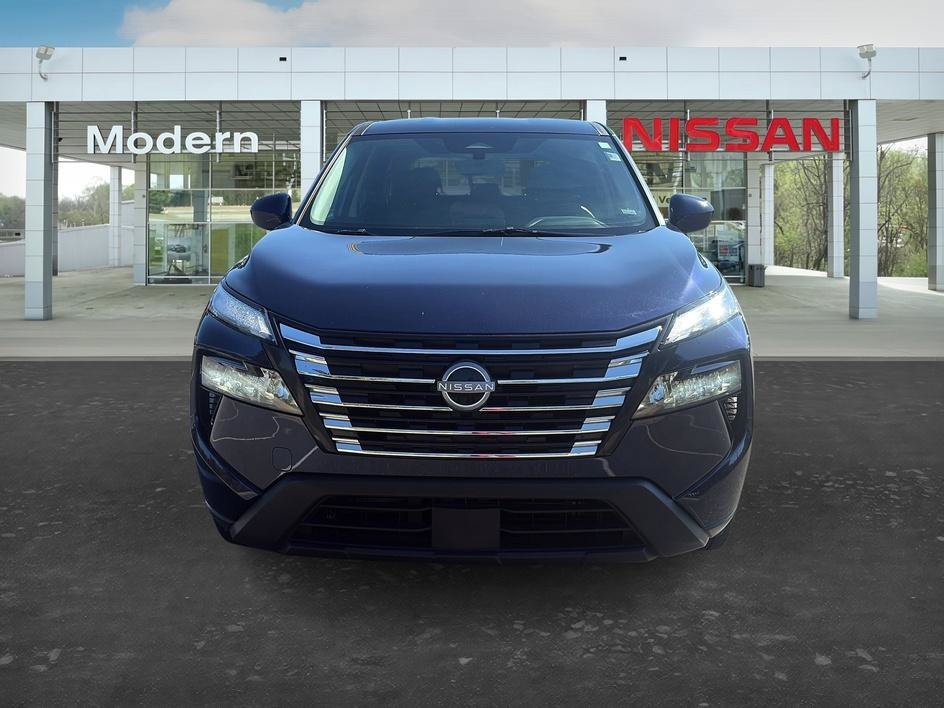 Used 2025 Deep Ocean Blue Pearl Nissan SV image 8