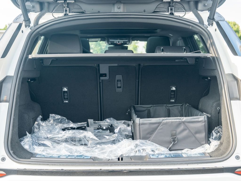 New 2026 White Land Rover S image 25
