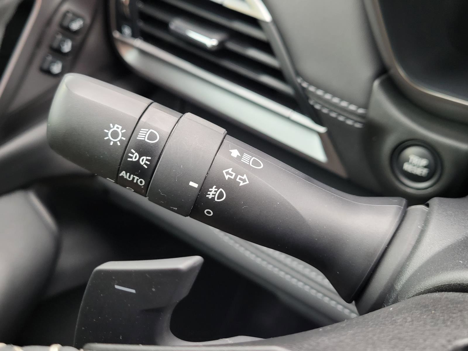 Used 2025 Ice Silver Metallic Subaru Touring XT image 31