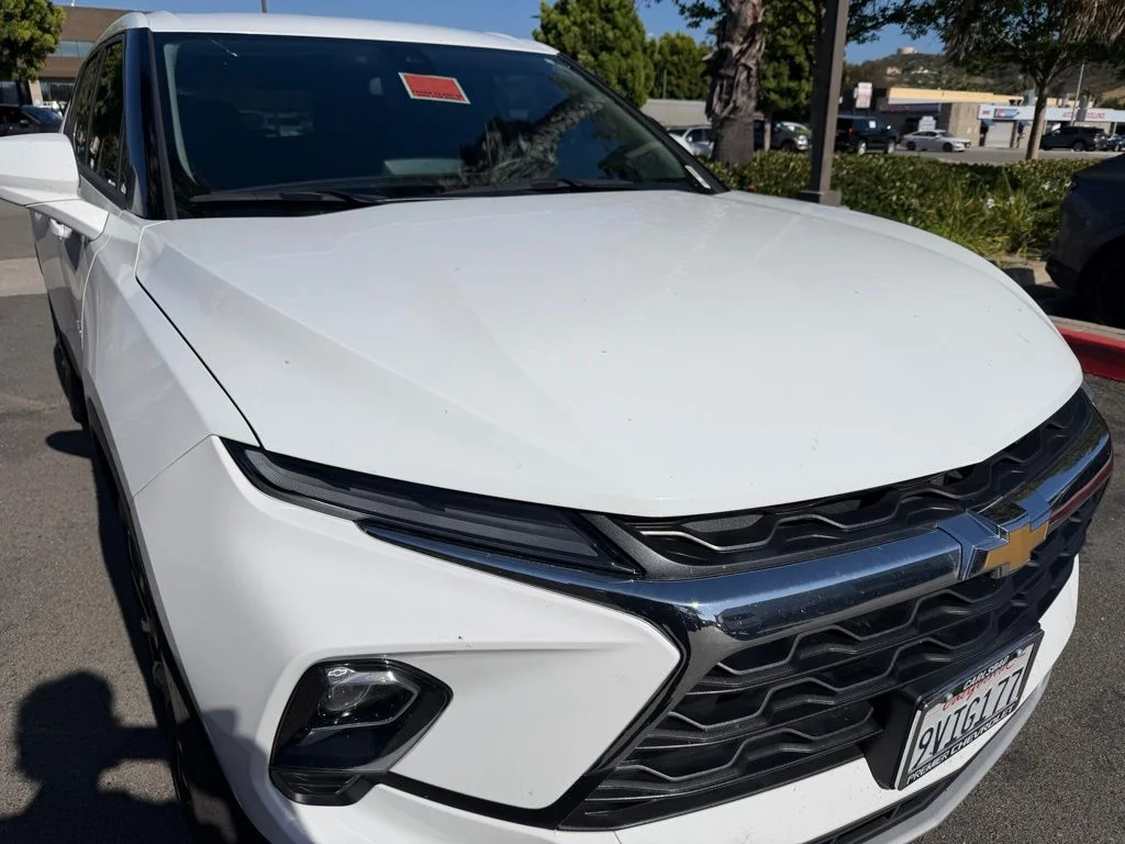 Used 2025 White Chevrolet LT image 2