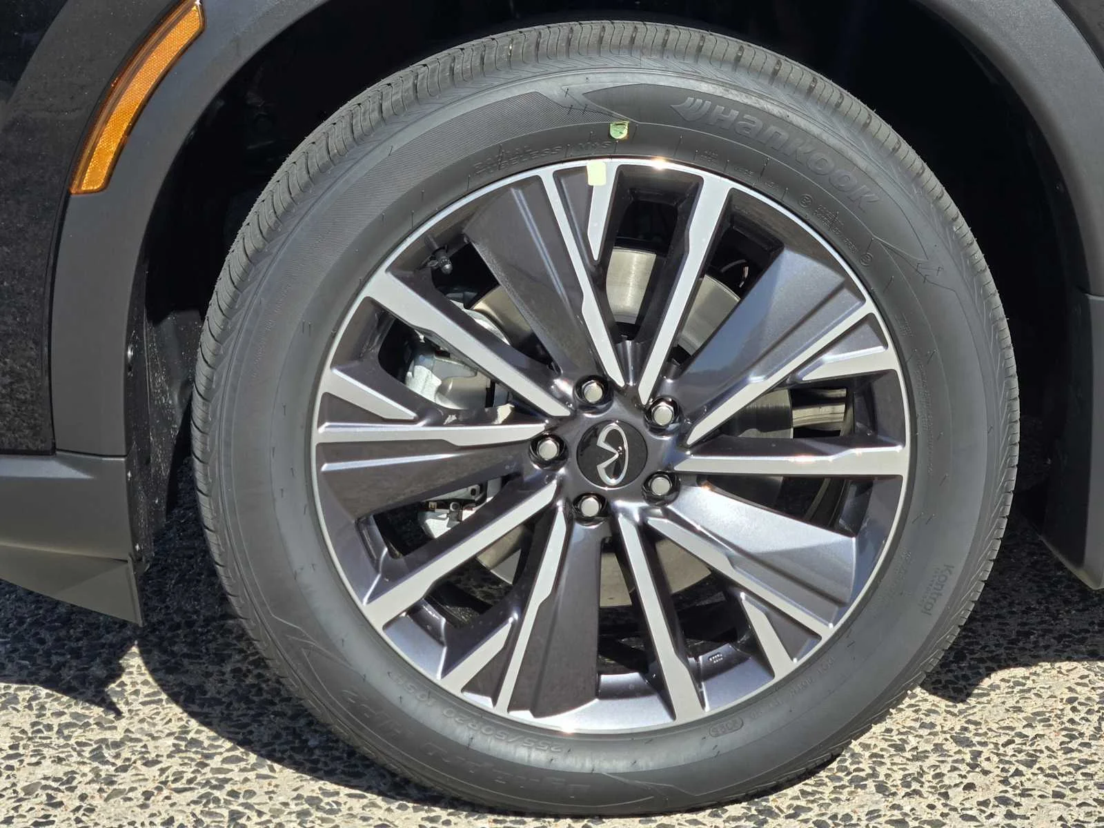 New 2027 MINERAL BLACK INFINITI Luxe AWD image 8