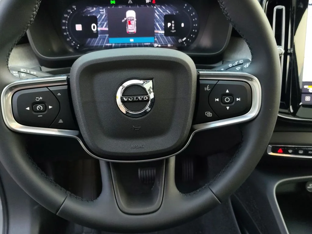 2026 Volvo XC40 Plus - Photo 17