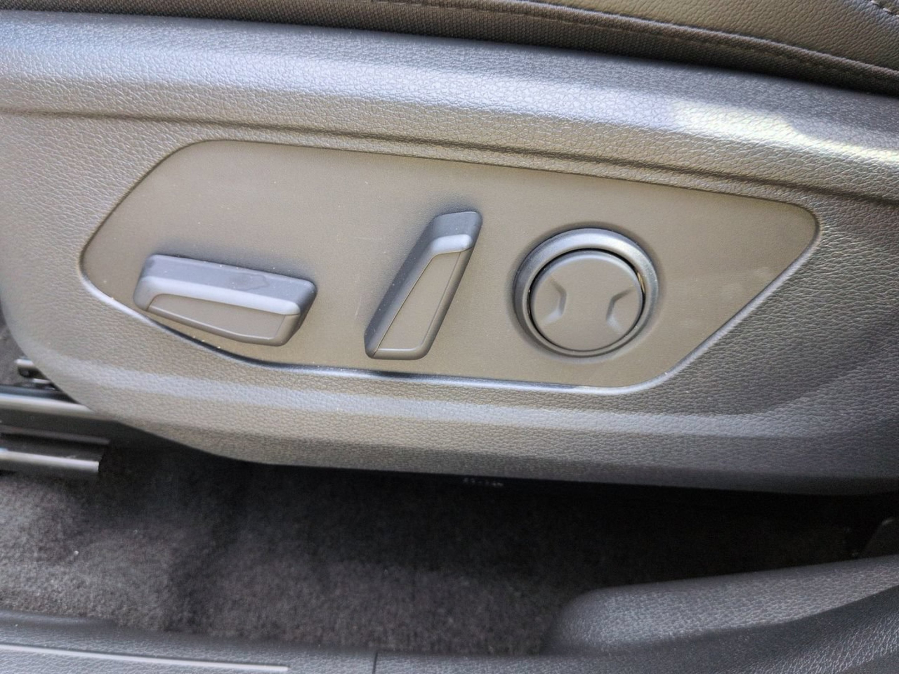 New 2026 Wolf Gray Kia EX image 22