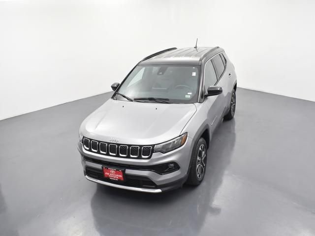 Used 2024  Jeep Limited image 27