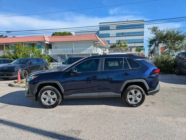 Used 2023  Toyota XLE image 3