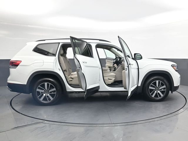 Used 2021  Volkswagen 2.0T SE image 36