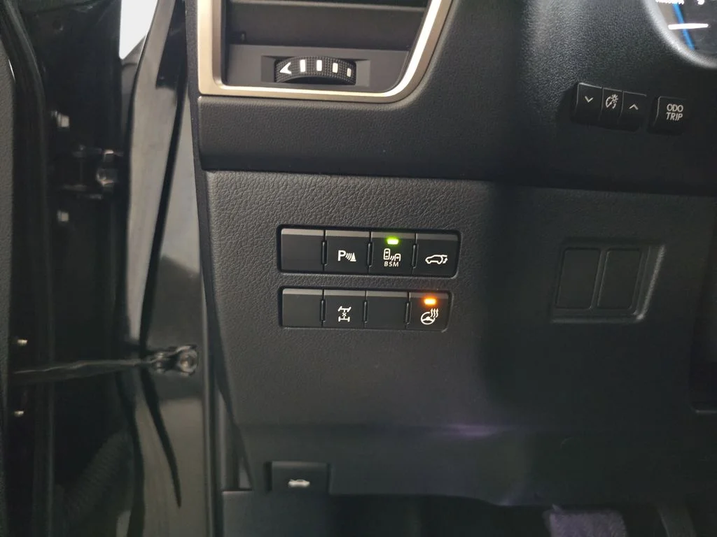 Used 2015 Obsidian Lexus 200t image 27