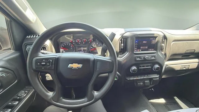 Used 2025 White Chevrolet Custom image 28
