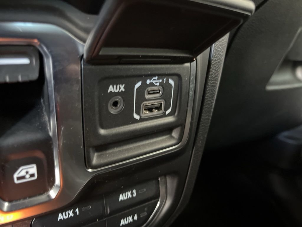 Used 2022 Bright White Clearcoat Jeep Rubicon image 32