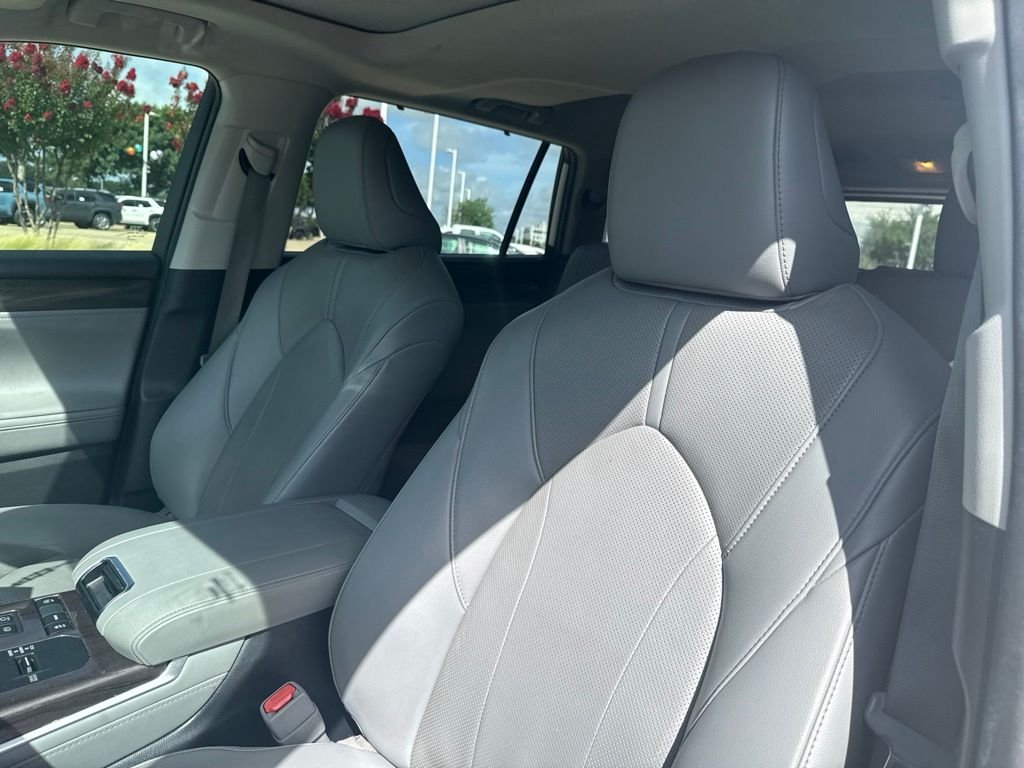 Used 2020 White Toyota Limited image 5
