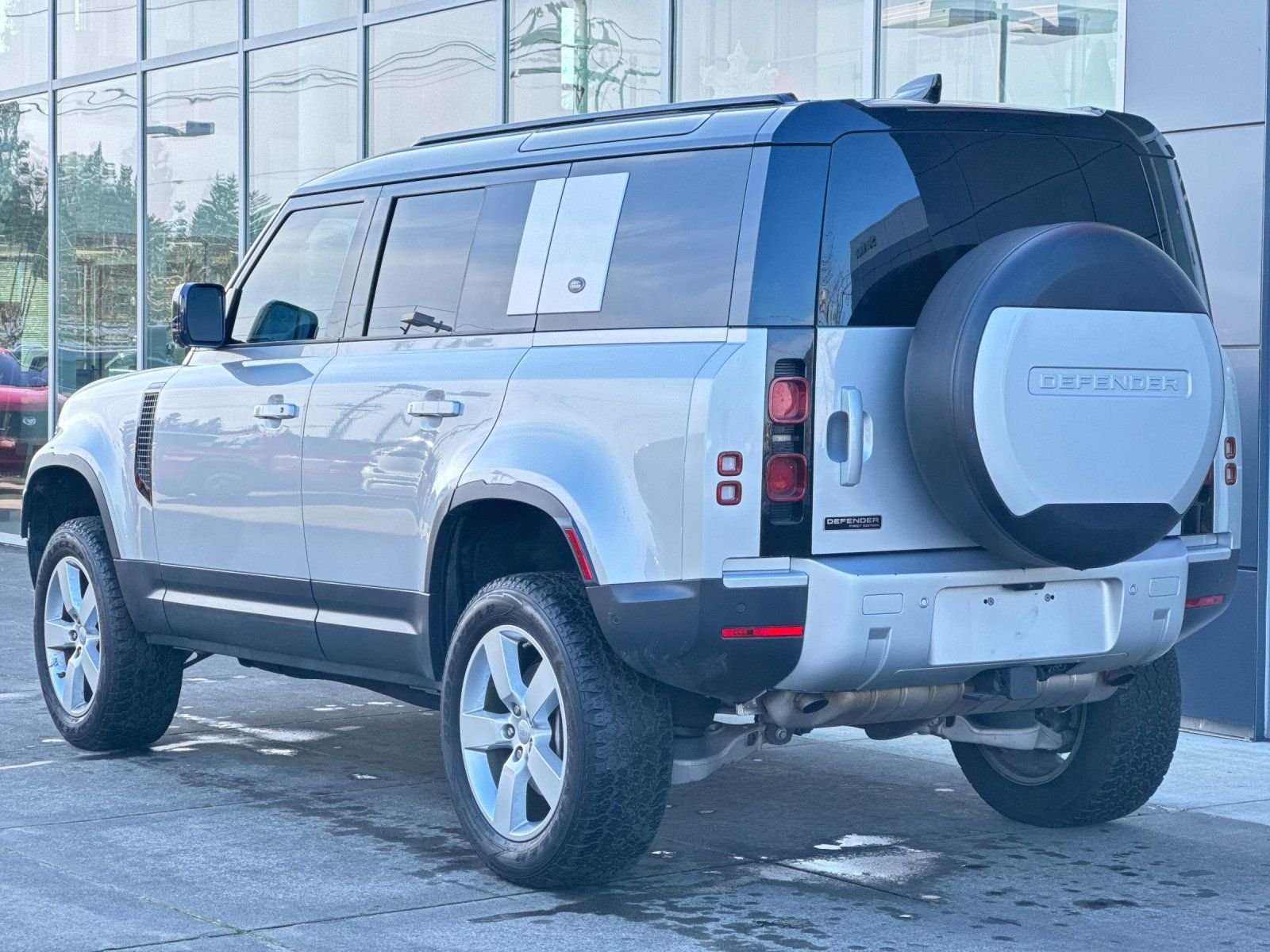 Used 2020 Silver Land Rover First Edition image 5