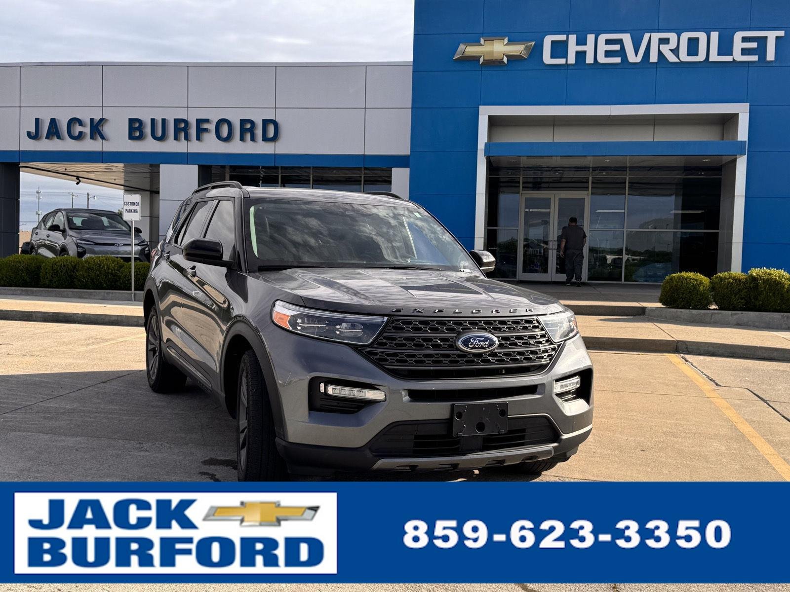 2023 Ford Explorer XLT 4WD's photo