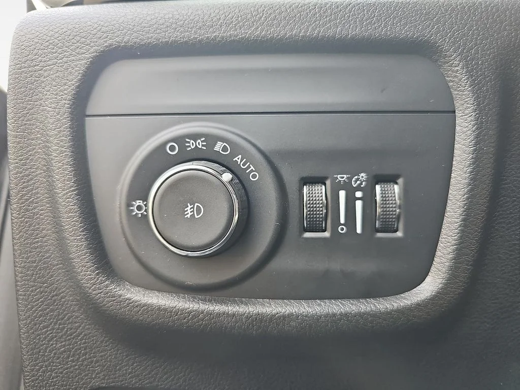 Used 2023 Black Jeep Limited image 27