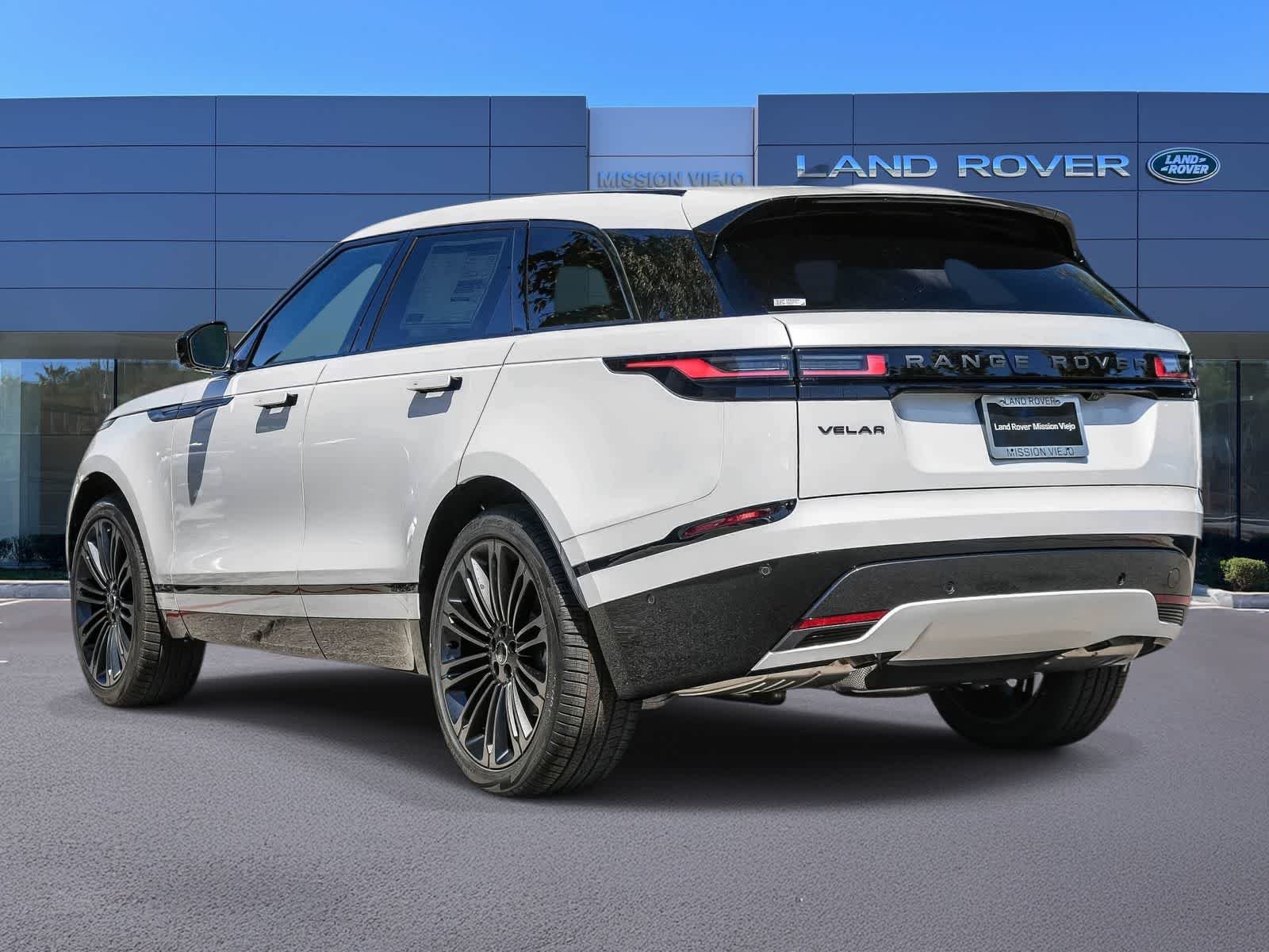 New 2026 Ostuni Pearl White Land Rover Dynamic SE image 6