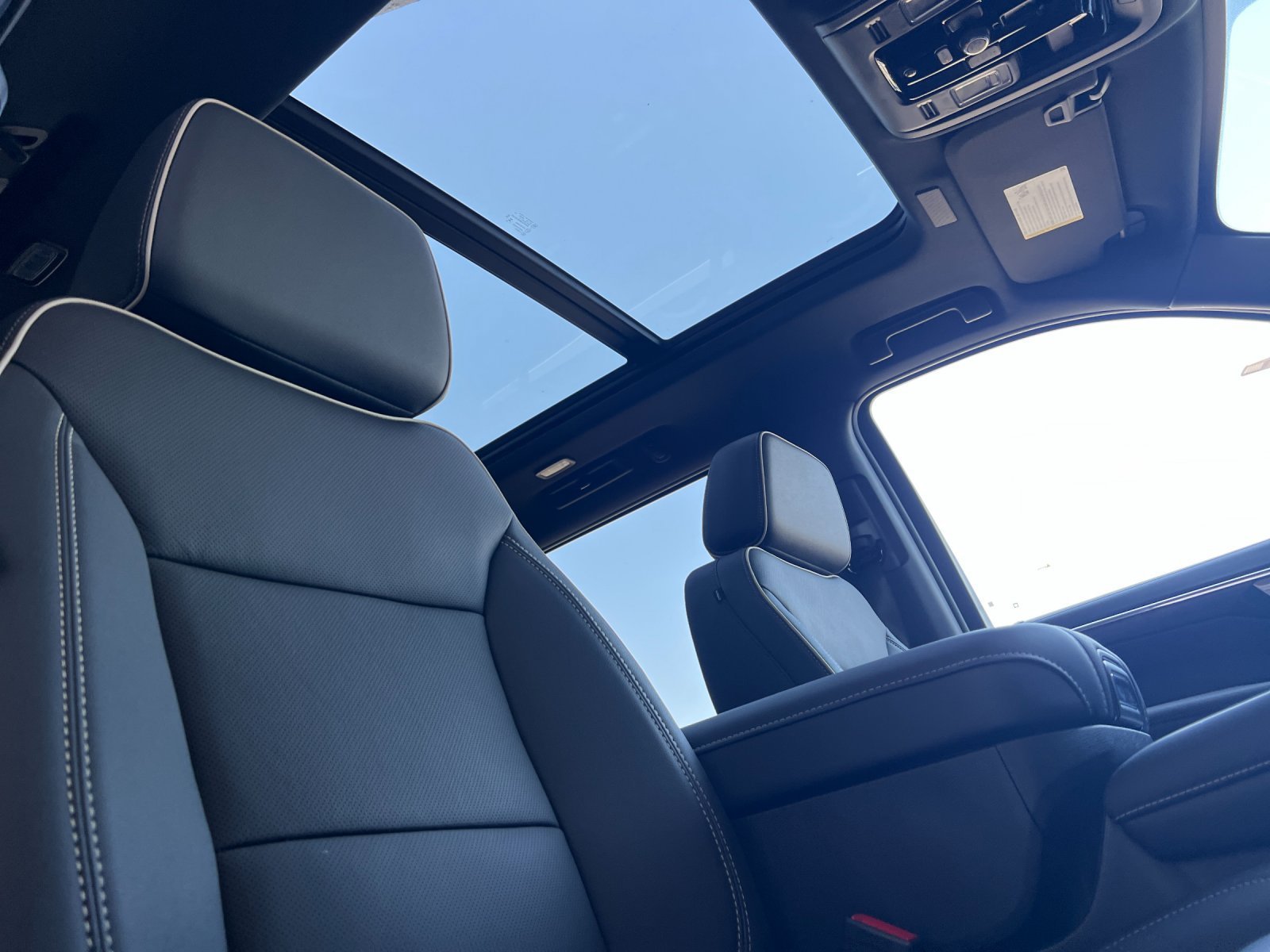 2026 Chevrolet Suburban Premier - Photo 18