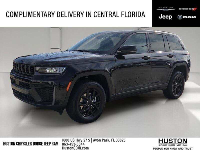 New 2026 Diamond Black Crystal Pearl-Coat Exterior Paint Jeep LAREDO ALTITUDE 4X4 image 1