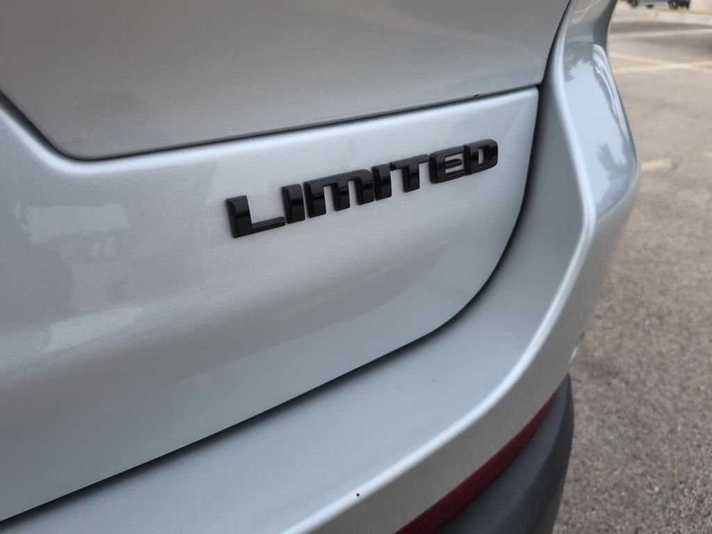 Used 2025 Silver Jeep Limited image 8