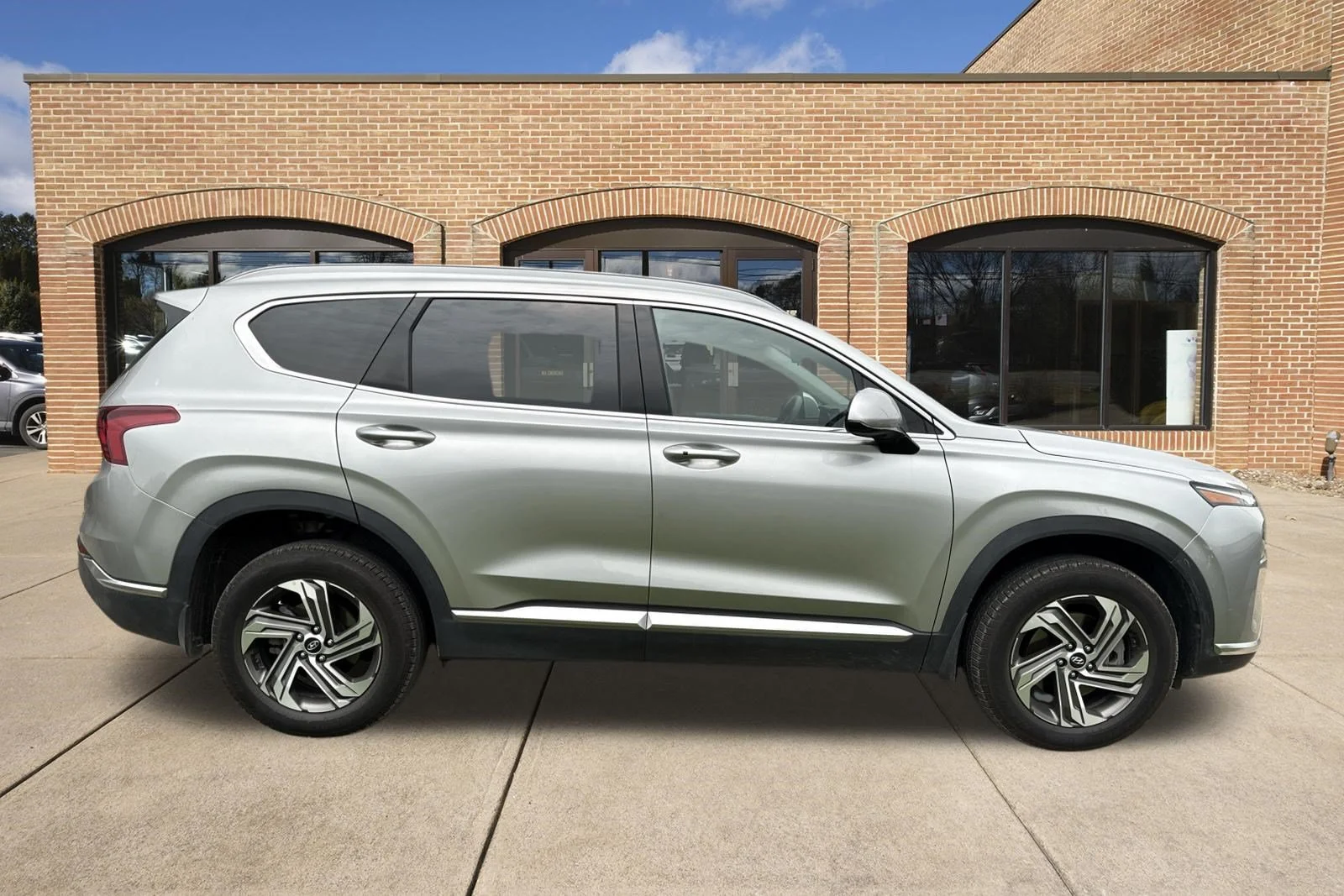 Used 2022 Shimmering Silver Hyundai SEL image 2