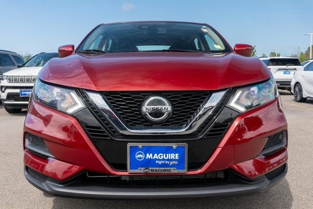 Used 2022 Red Nissan S image 3